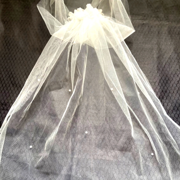 Edgehill Collection Accessories | Girls Veil - Two-Layer Pearl Detail Headpiece - Picture 4 of 12